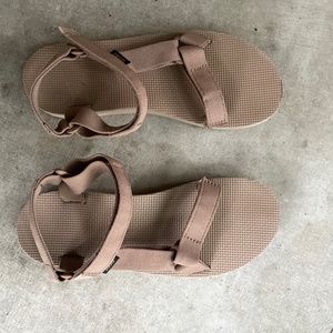 Teva sandals size Womens 9